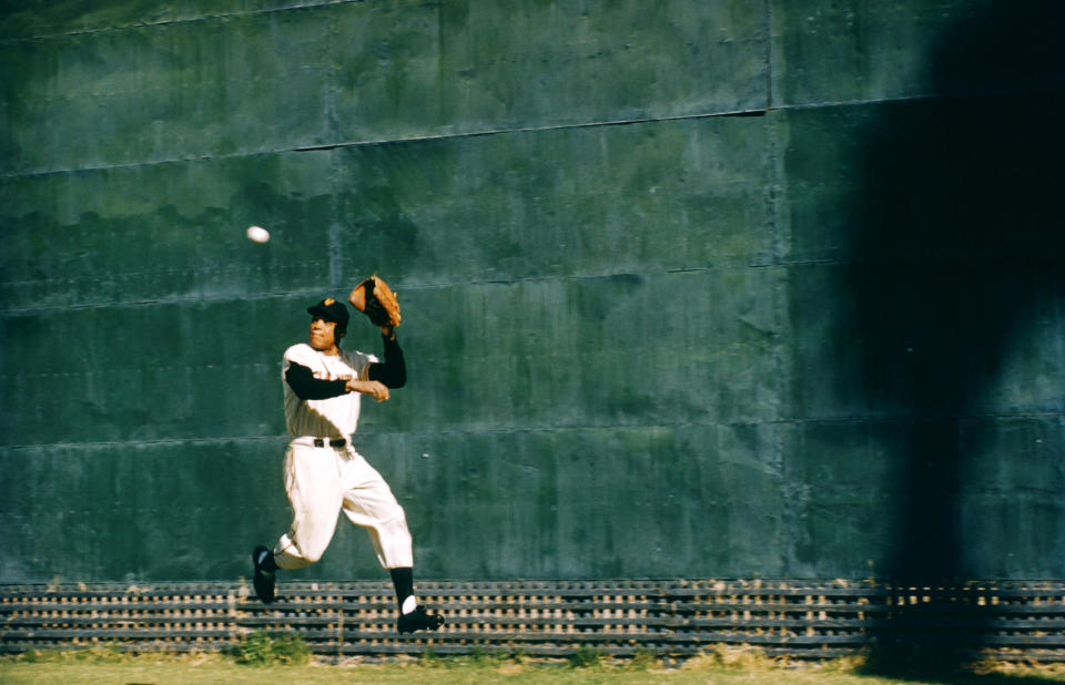 PHOENIX, AZ - MARCH 2: Willie Mays #24 of the New York Giants warms-up while catching fly balls at the wall before a Spring Training game on March 2, 1955 in Phoenix, Arizona. (Photo by Hy Peskin/Getty Images)