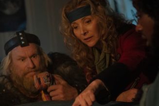 Lisa Kudrow Leads a Band of Thieves in Apple TV’s ‘Time Bandits’