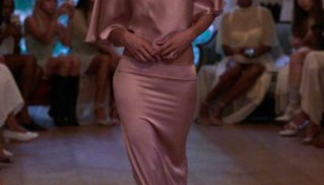 From Fashion People to the Runway—All Signs Indicate This Elegant Colour Will Be a Huge 2025 Trend