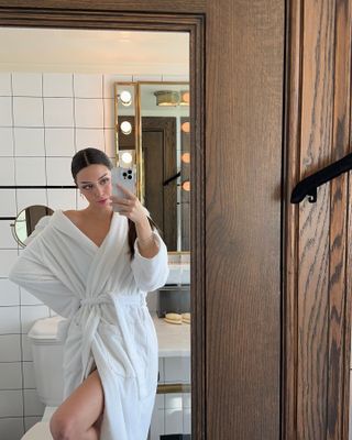 Zarayna Ferguson taking a mirror selfie with glowing skin