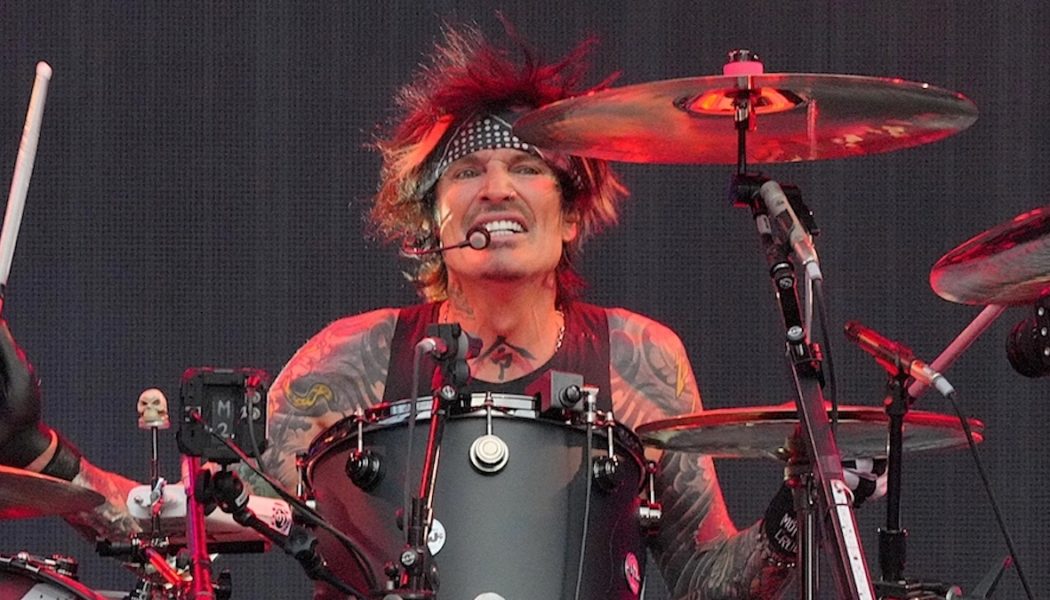 The Dirt: Tommy Lee only "showers once a week," reveals wife