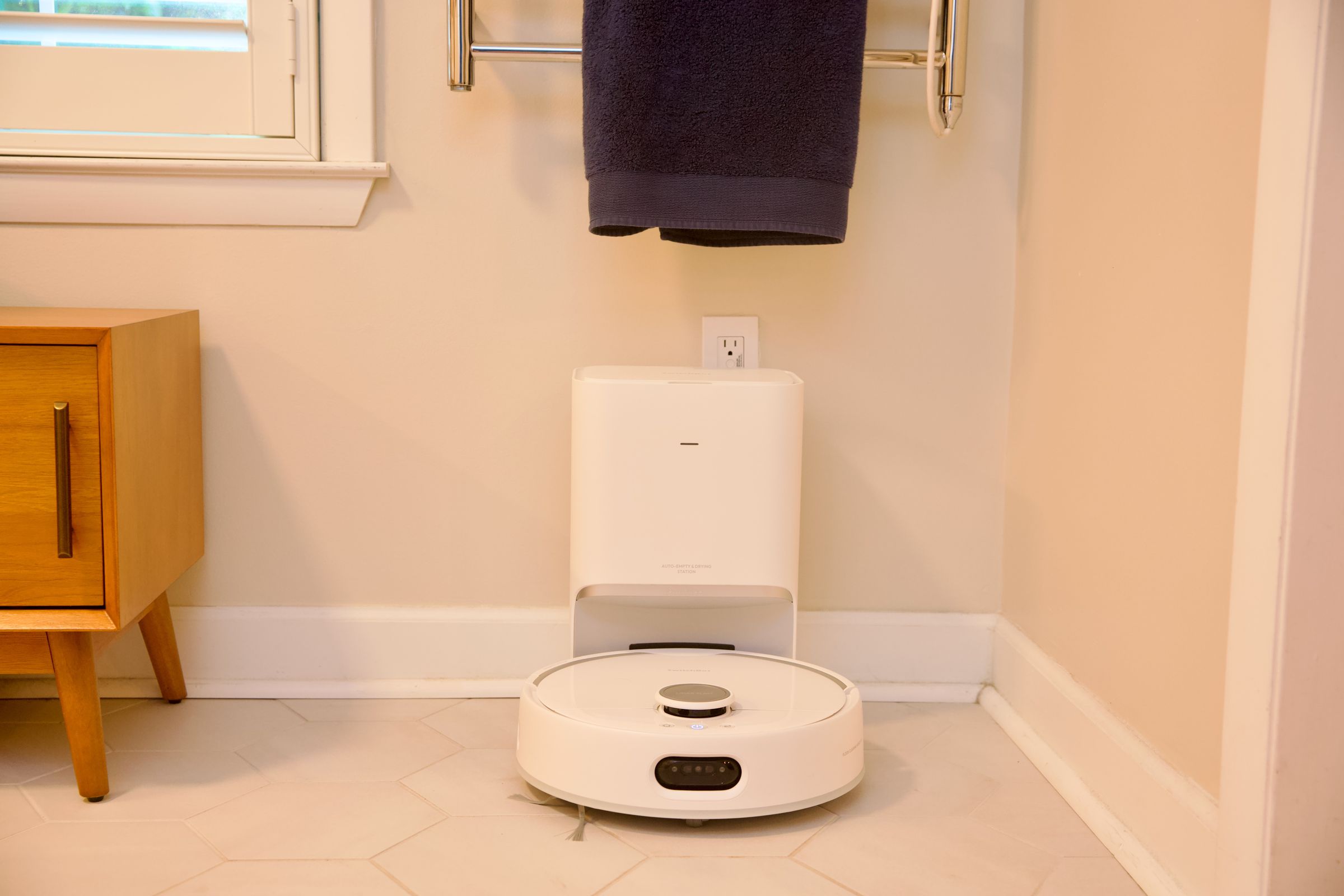 The SwitchBot S10 offers a nearly hands-free cleaning experience for $699.99.
