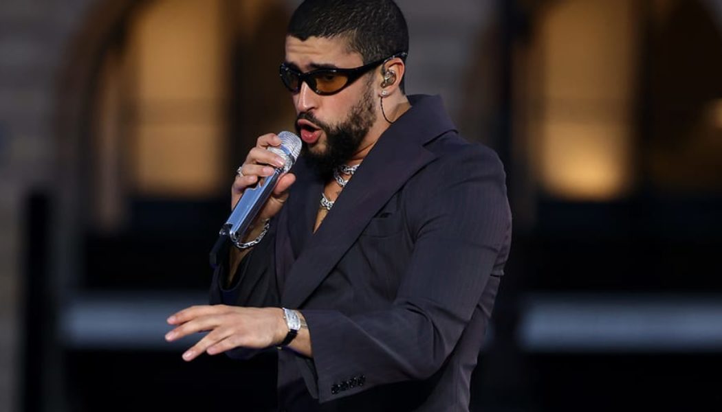 Bad Bunny's 'DeBÍ TiRAR MáS FOToS' Climbs To No. 1 on Billboard 200