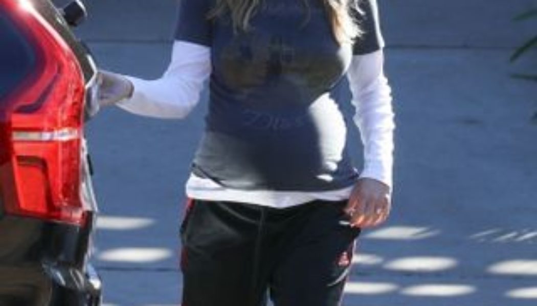 J.Law Just Wore the Casual Pant Trend Fashion People Will Be Wearing Instead of Leggings This Year