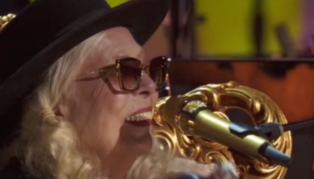 Joni Mitchell performs "Both Sides Now" at FireAid benefit concert