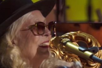 Joni Mitchell performs "Both Sides Now" at FireAid benefit concert