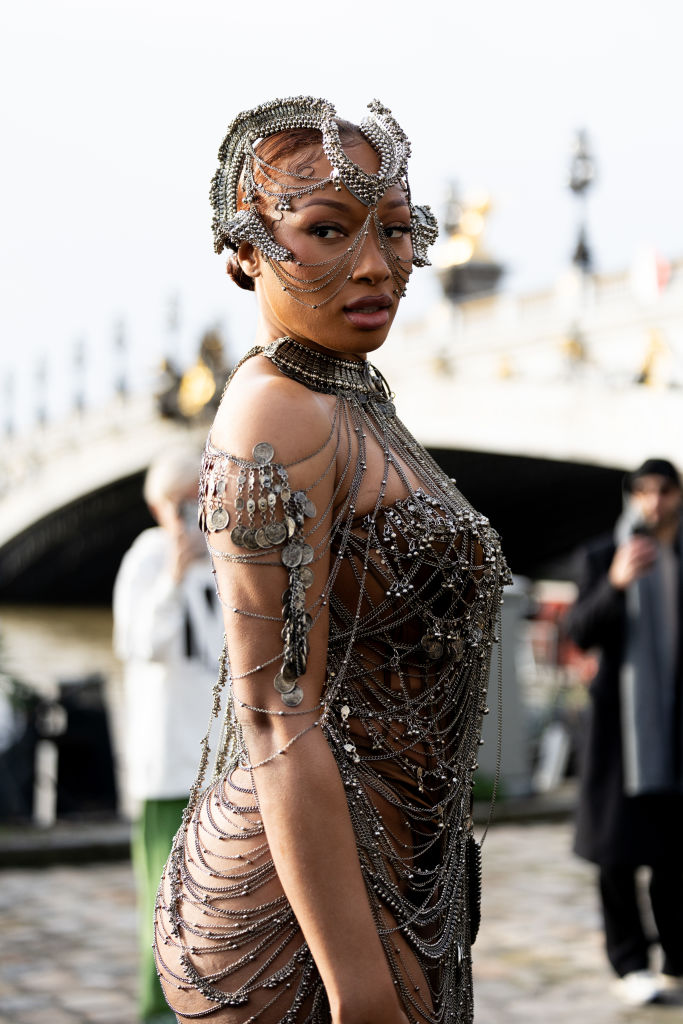 Street Style - Paris Fashion Week - Haute Couture Spring-Summer 2025 - Day Three