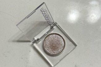 This Iconic Mid-2000s Eye Shadow Is Going Viral (Again)—Here's Why It Should Be in Your Makeup Bag