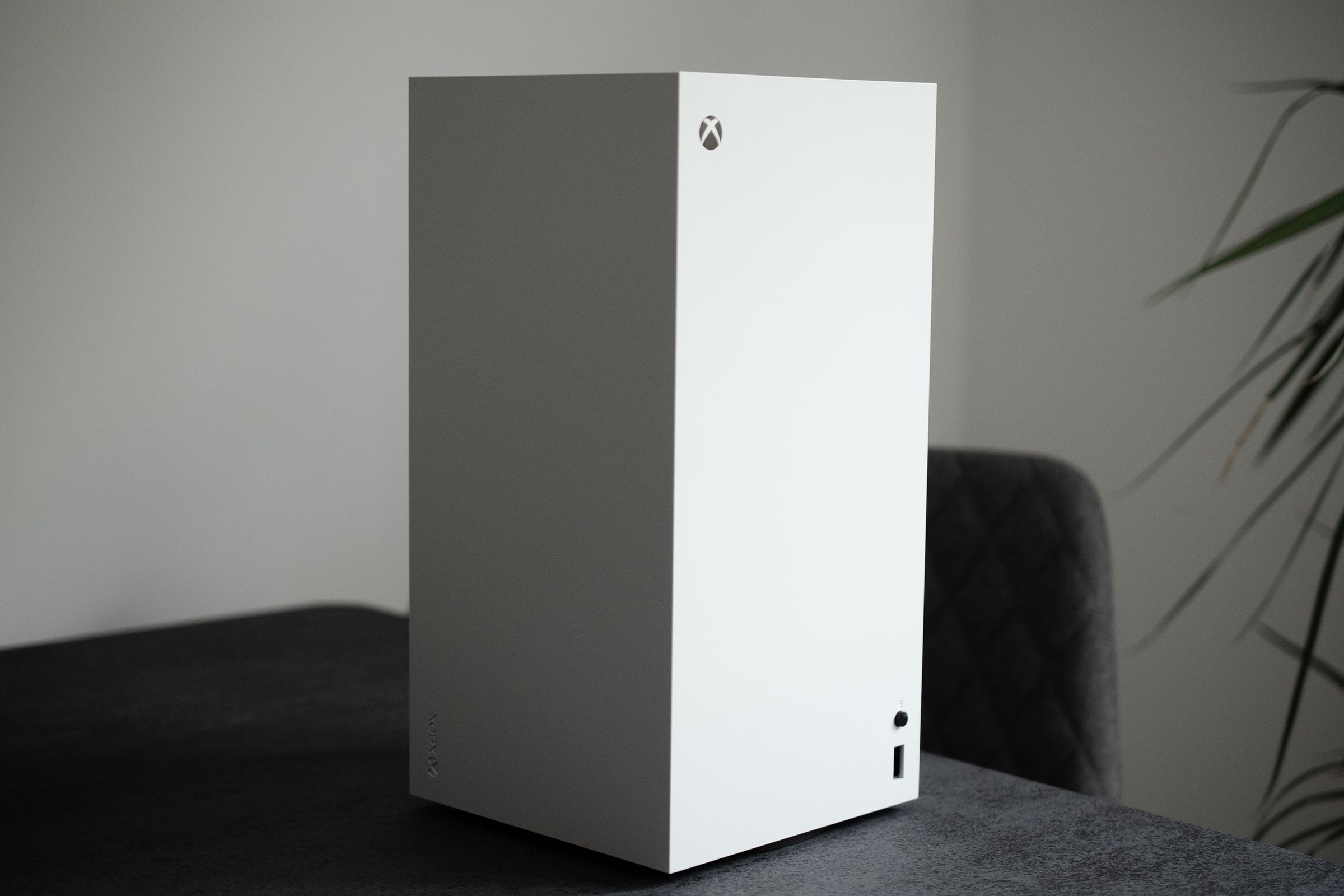 The white Xbox Series X