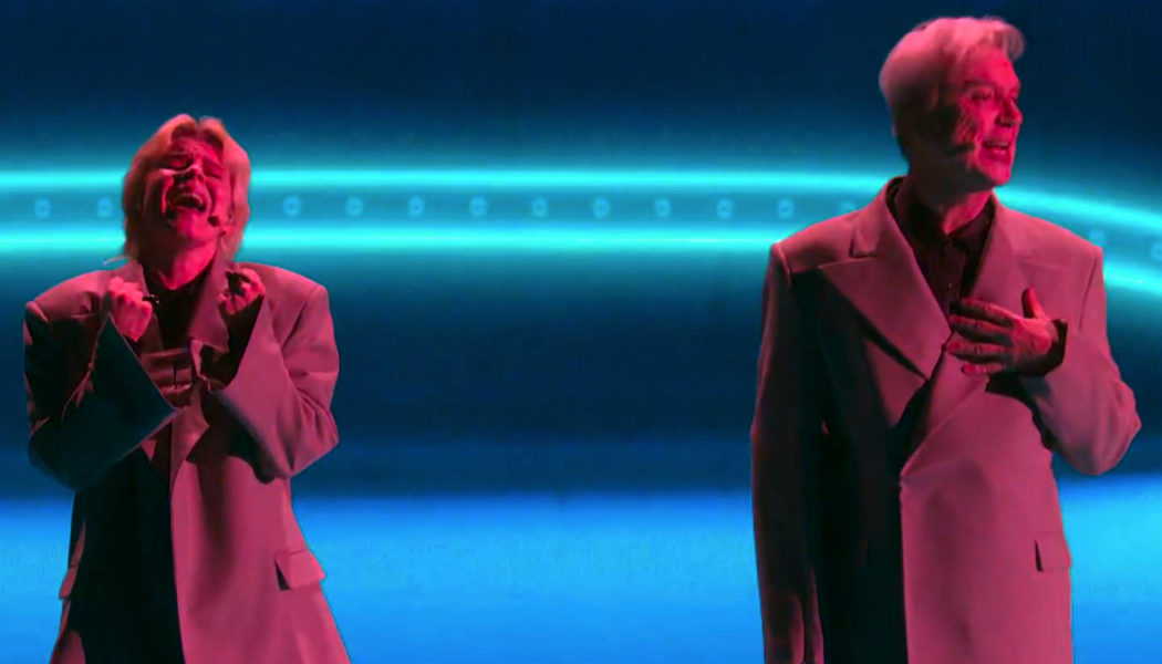 David Byrne joins Robyn for "Dancing On My Own" at SNL 50th anniversary concert