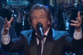 Eddie Vedder calls back Elvis Costello during epic SNL 50 peformance