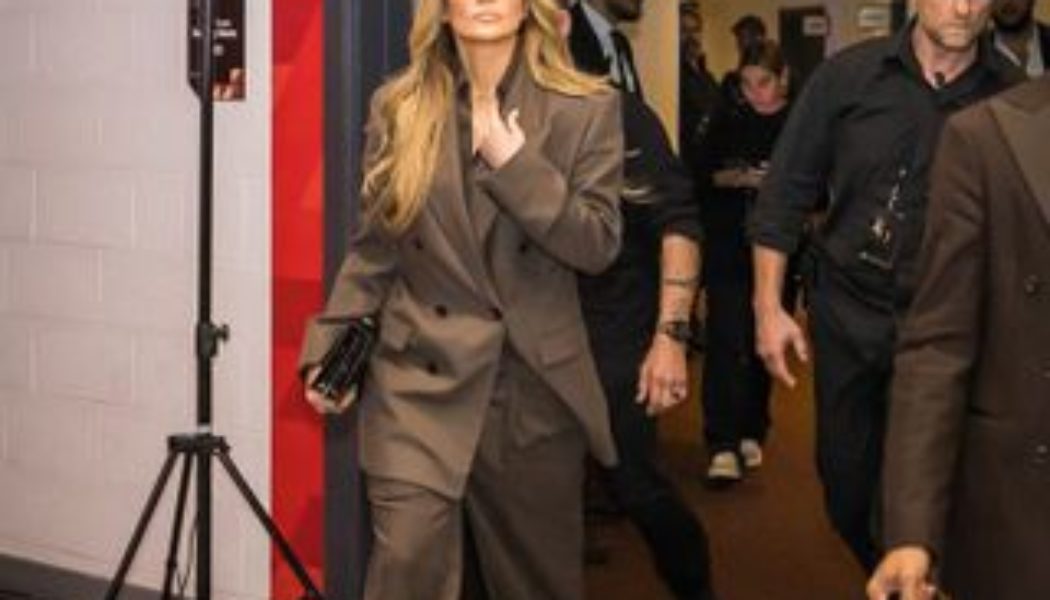J.Lo Just Wore The Anti-Trend Pant Color That's Fresher Than Black, Gray, and White