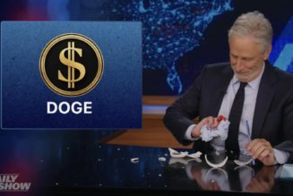 Jon Stewart breaks mug, starts bleeding during epic Daily Show monologue