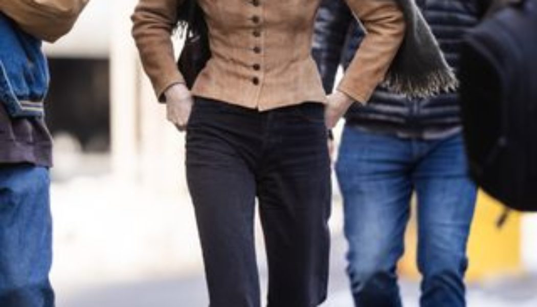 Kendall Jenner's Found the Spring Jacket and Flat Shoes That Make Straight-Leg Jeans Look So Chic