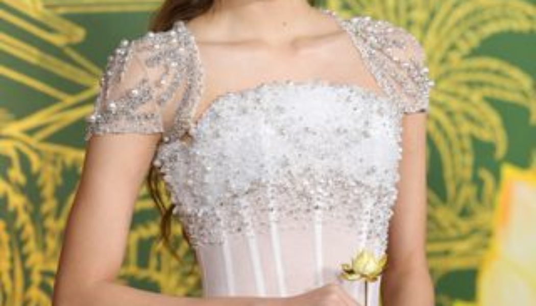 Lisa's Milky Gold Manicure Is Just What My Spring Mood Board Needed