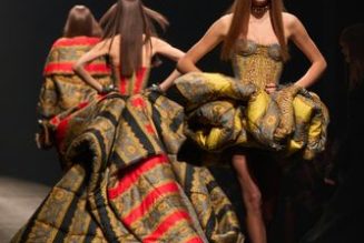 4 Comeback Trends That Made Me Go "Wow!" At the Versace Show