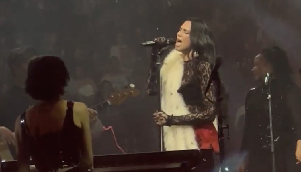 Dua Lipa covers Natalie Imbruglia's "Torn"