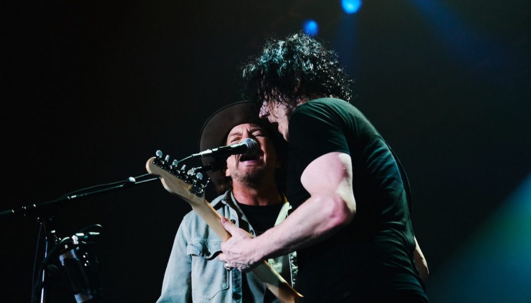 Eddie Vedder joins Jack White for ripping cover of "Rockin' in the Free World" in Tokyo