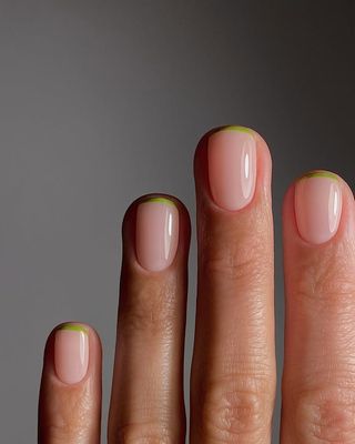 Pastel micro tips nails.