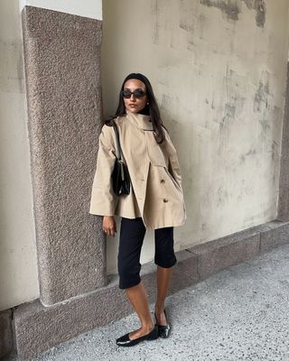 Ingrid Fagerli Edvinsen wearing capris with a cropped trench coat.