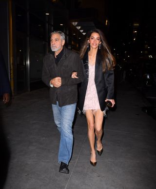 Amal Clooney wears pointed toe shoe.