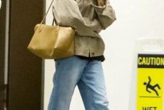 I've Lost Count of the Number of Celebrities I've Seen Carry This Genius Handbag Trend