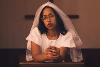 Jensen McRae packs her bags on stirring new single "Savannah"