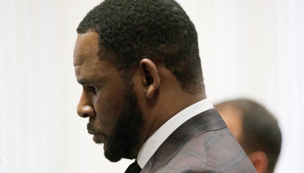 R. Kelly Hops On Inmate-Focused Podcast, Called Singing An "Incurable" Disease