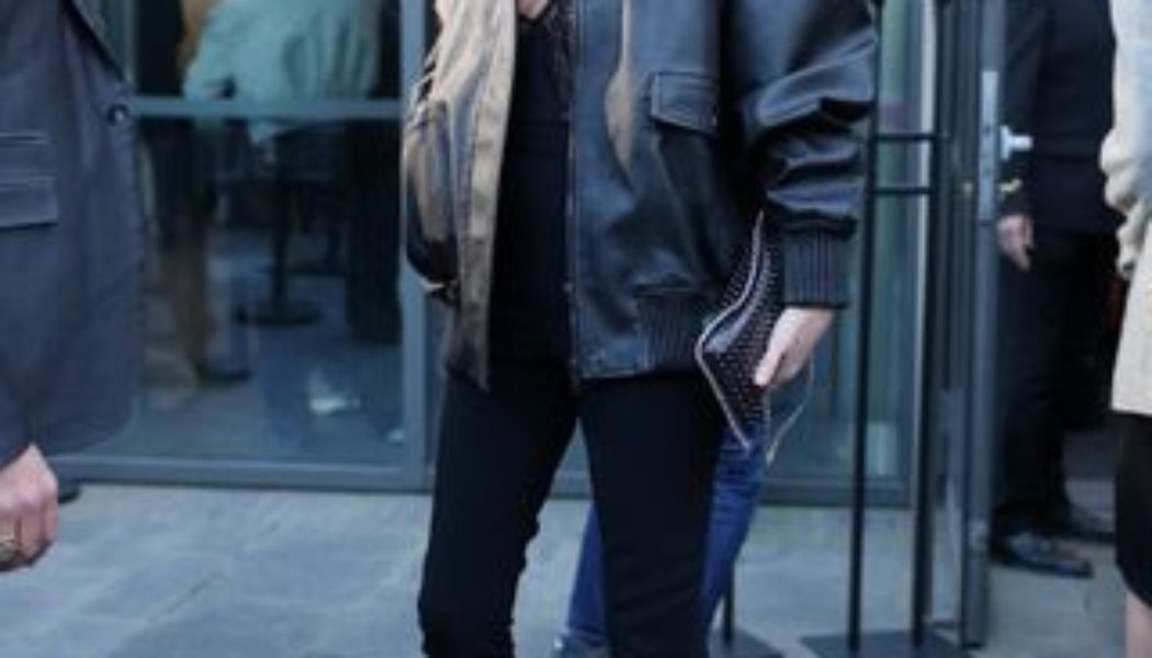 Stop Debating—Kate Moss Just Confirmed This “Dated” Jeans Trend Is Absolutely Back