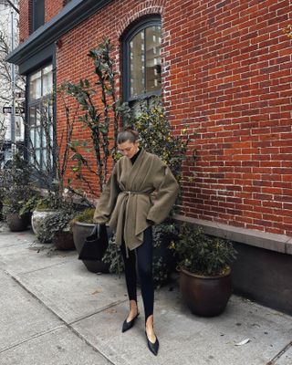 Coco wears stirrup leggings.