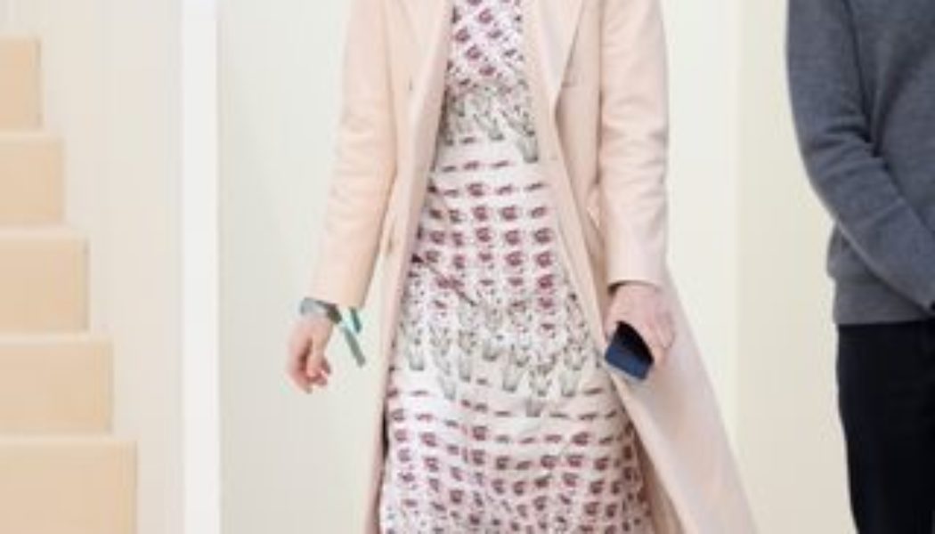 Yes, Anna Wintour Packed Exactly One Pair of Shoes for Paris Fashion Week