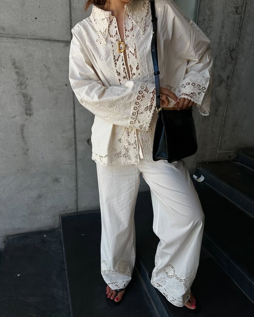 @deborabrosa wears a lace blouse