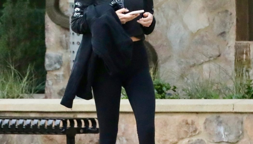 All the Cool L.A. Girls Are Wearing This Sneaker Color Trend for Hikes and Trips to Erewhon