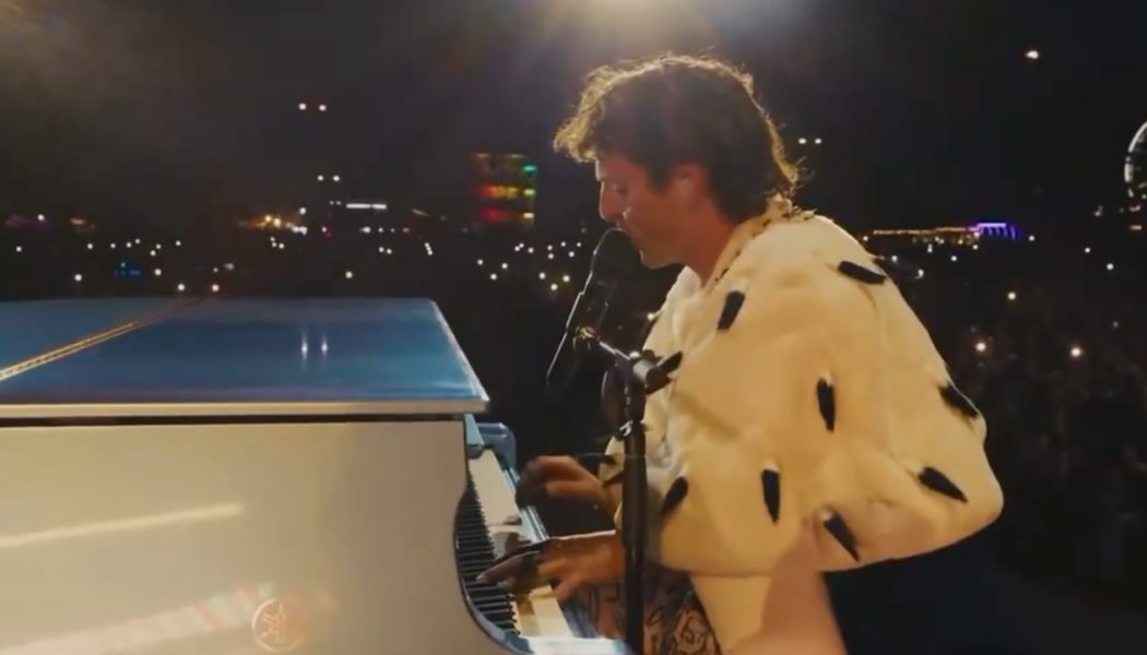 Benson Boone Covers "Bohemian Rhapsody" With Brian May at Coachella