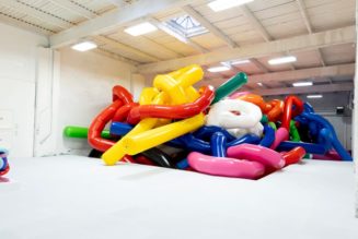 Cj Hendry Pokes Fun at Jeff Koons with Balloon-Inspired Exhibition