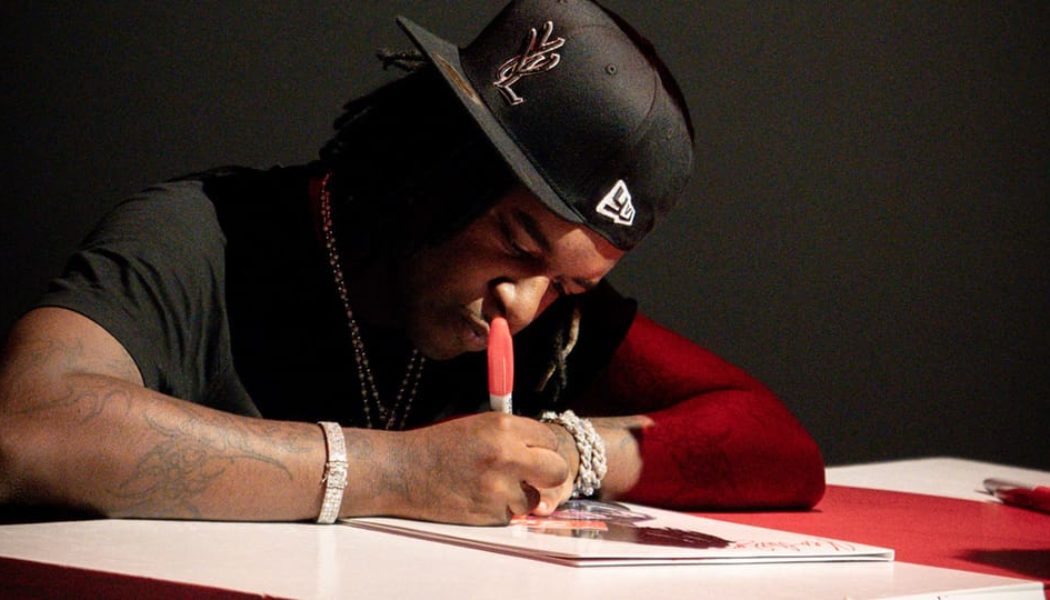 Closer Look: Ken Carson's Vinyl Signing