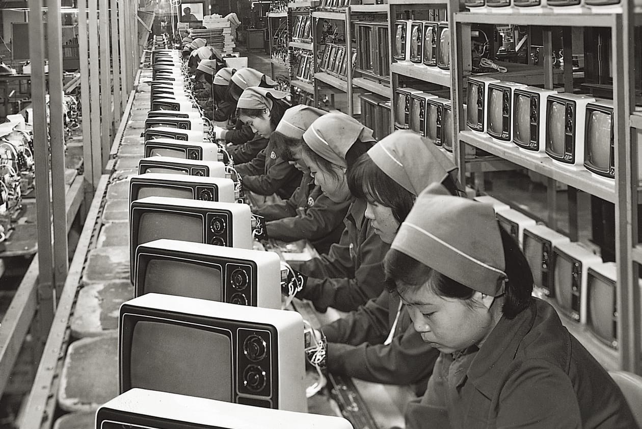 hallyu! the korean wave museum rietberg zurich summer exhibition art fashion music bts blackpink contemporary culture squid games parasite victoria and albert