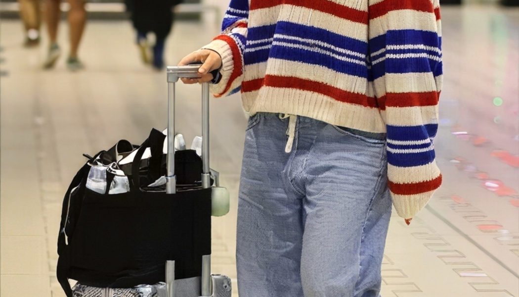 I Have No Notes—Margot Robbie Just Wore the Perfect Jeans and Shoe Pairing to the Airport