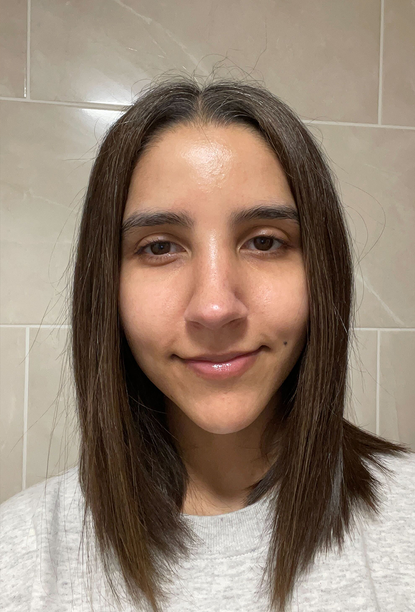 Humaa wearing Hermes Silky Lipstick shine in Beige Halo