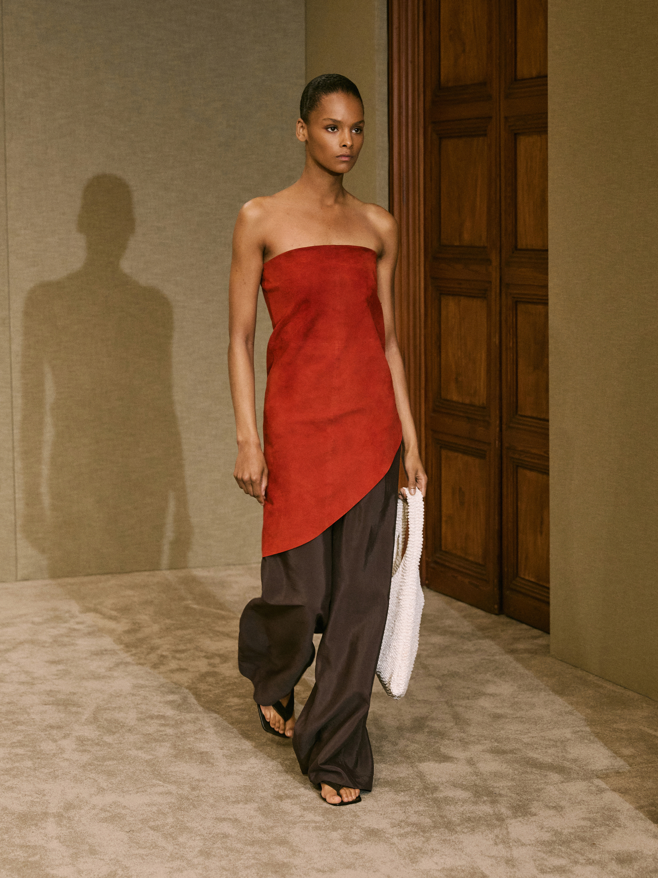 Massimo Dutti S/S 25 Limited Edition Collection runway look.
