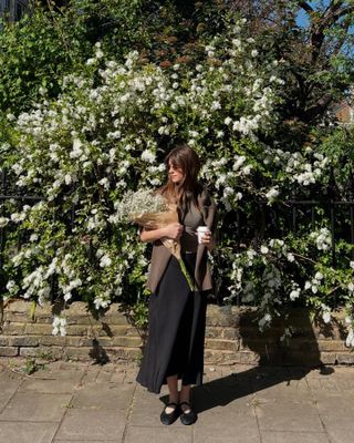 Daisy Edgar Jones wear mary janes.