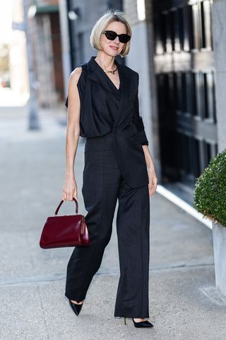 Naomi Watts wearing all-black in NYC