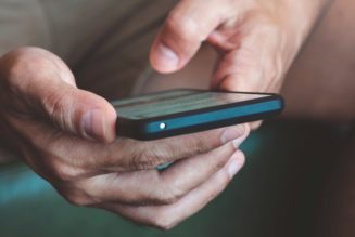 Zu viel am Tippen und Scrollen? Das hilft gegen den "Handy-Daumen" - freenet.de