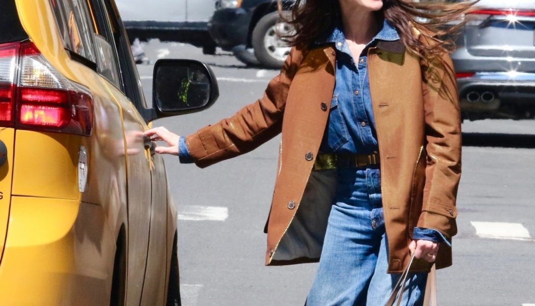 Anne Hathaway Just Followed the Smartest Denim-on-Denim Fashion Rule