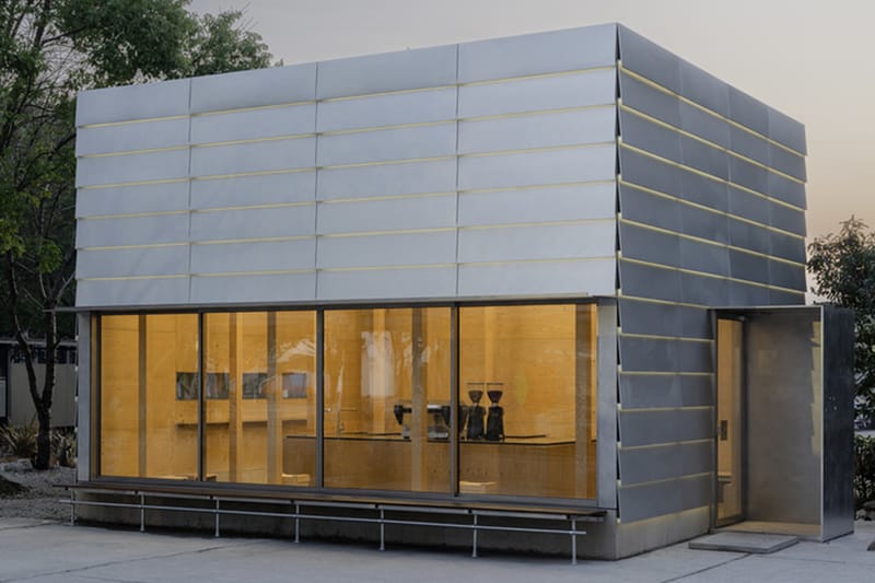 B131 Café Embodies Enclosure and Openness With a Square-Framed Design