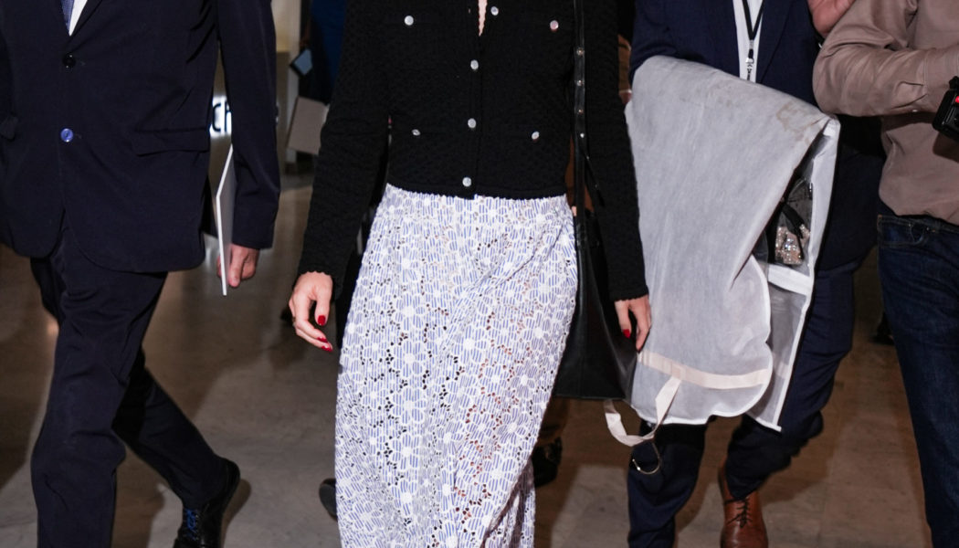 Emma Watson’s Airport Look Features a Security-Friendly Shoe But Very Impractical Skirt for the Plane