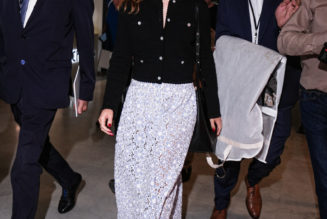 Emma Watson’s Airport Look Features a Security-Friendly Shoe But Very Impractical Skirt for the Plane