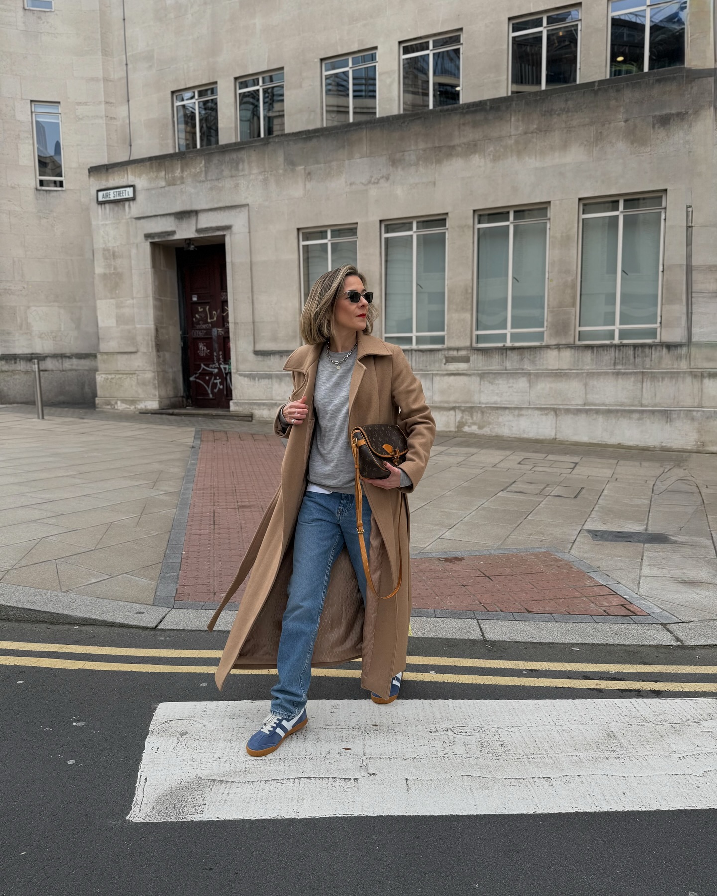 Influencer wears Gola trainers