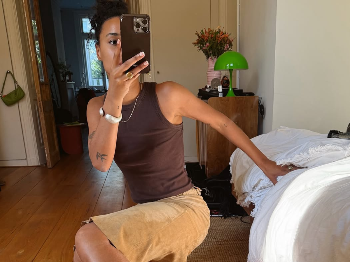 woman wearing brown tank top summer outfit 2025