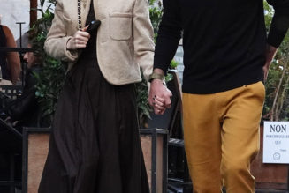 Fashion People In Big Cities Wear This Item to Make Midi Skirts and Sandals Look Fancier